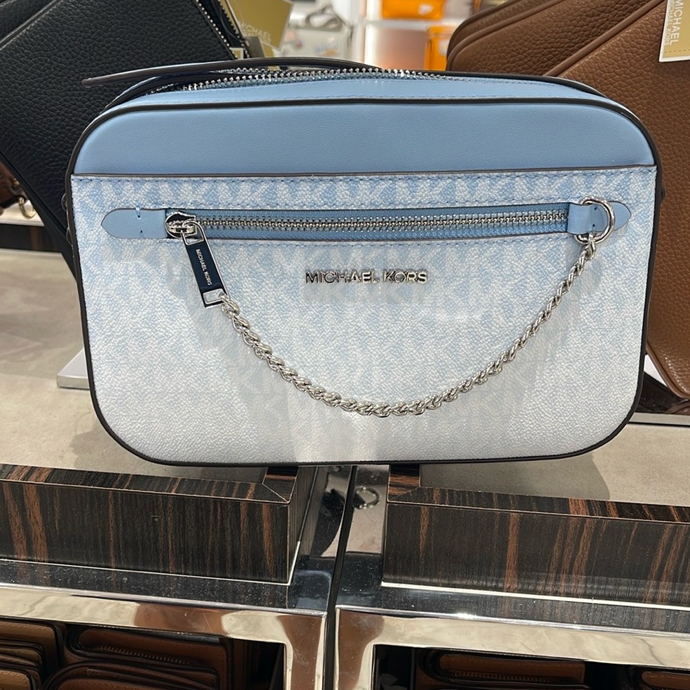 MICHAEL KORS Jet Set Large Ombré Signature Logo Crossbody Body
Light Sky
NWT - Picture 13 of 16